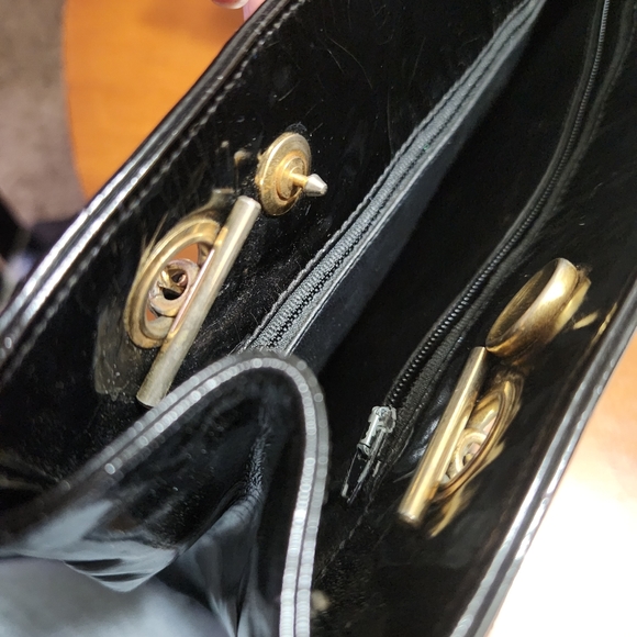 COA Vintage Black Quilted Patent Leather Chanel Tote. - Picture 5 of 16